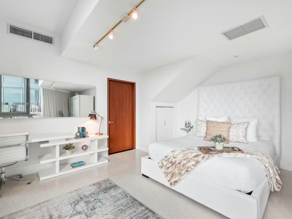 Luxury South Beach Vacation Rental- Ocean View Condo with 3 Pools & Spa